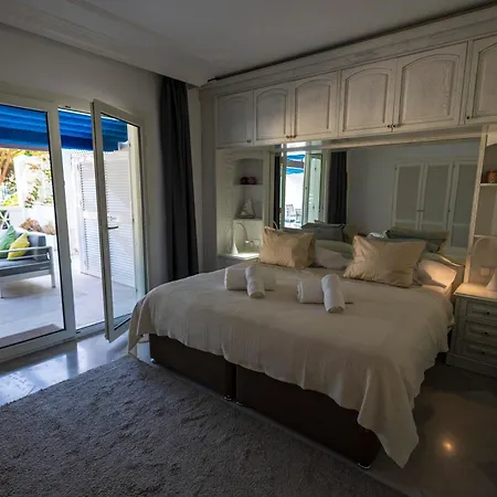 Beachfront Puerto Banus *